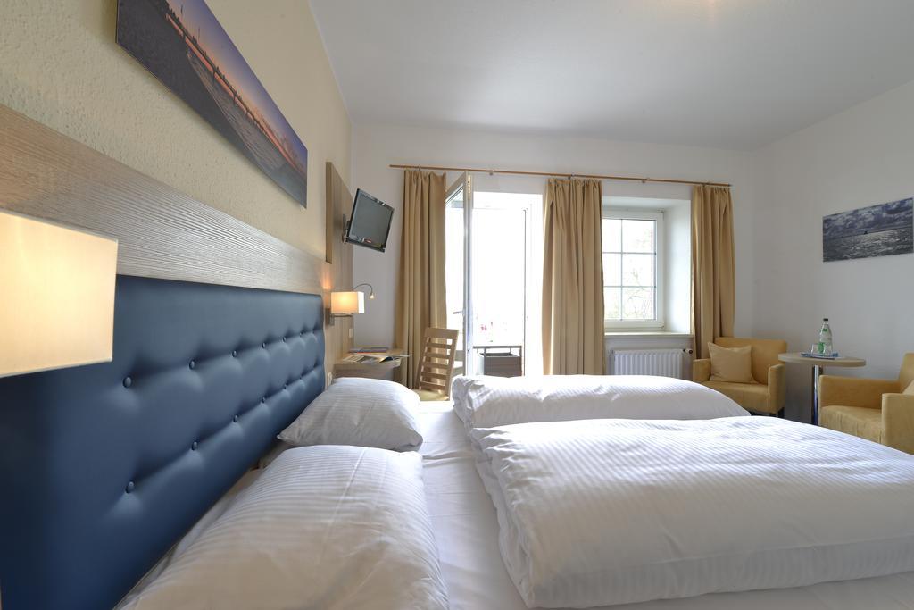 Hotel Boddenhus Garni Zingst Bagian luar foto