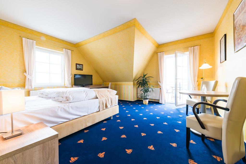 Hotel Boddenhus Garni Zingst Bagian luar foto