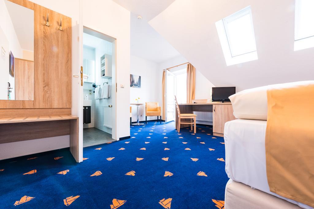 Hotel Boddenhus Garni Zingst Bagian luar foto
