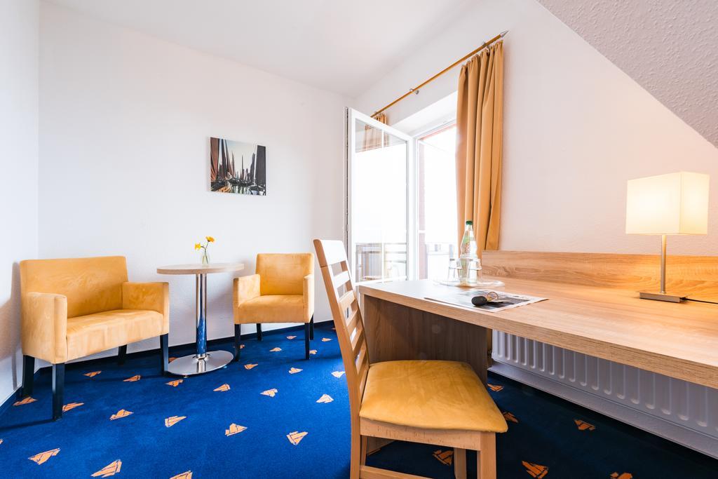 Hotel Boddenhus Garni Zingst Bagian luar foto