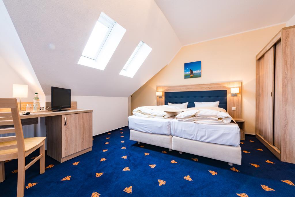 Hotel Boddenhus Garni Zingst Bagian luar foto
