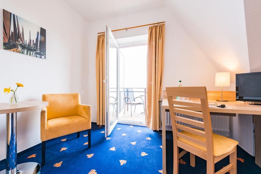 Hotel Boddenhus Garni Zingst Bagian luar foto