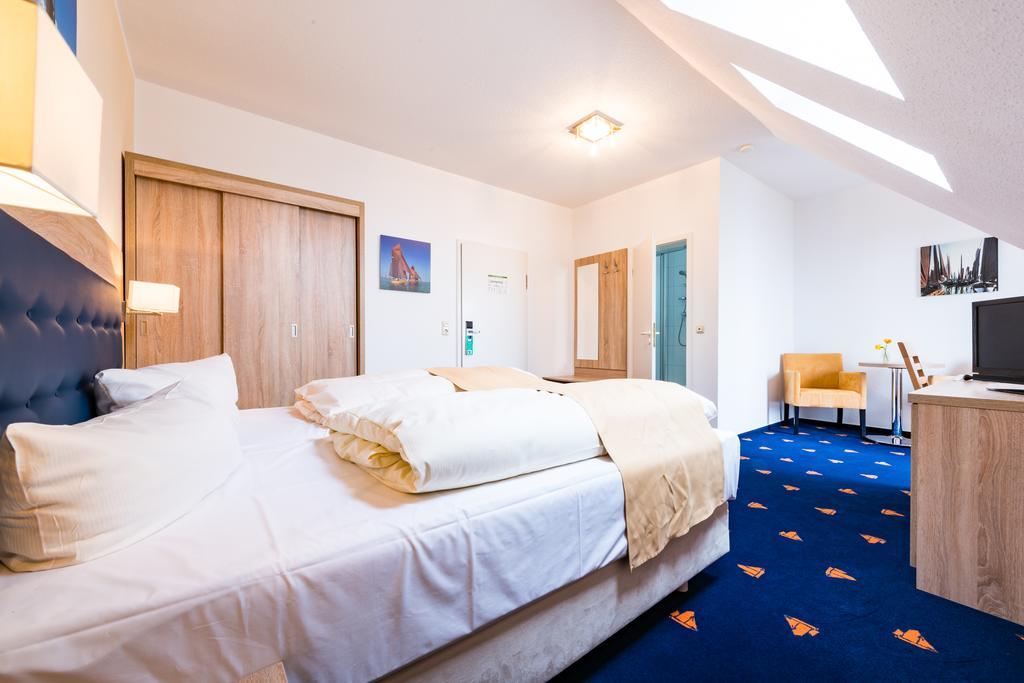 Hotel Boddenhus Garni Zingst Bagian luar foto