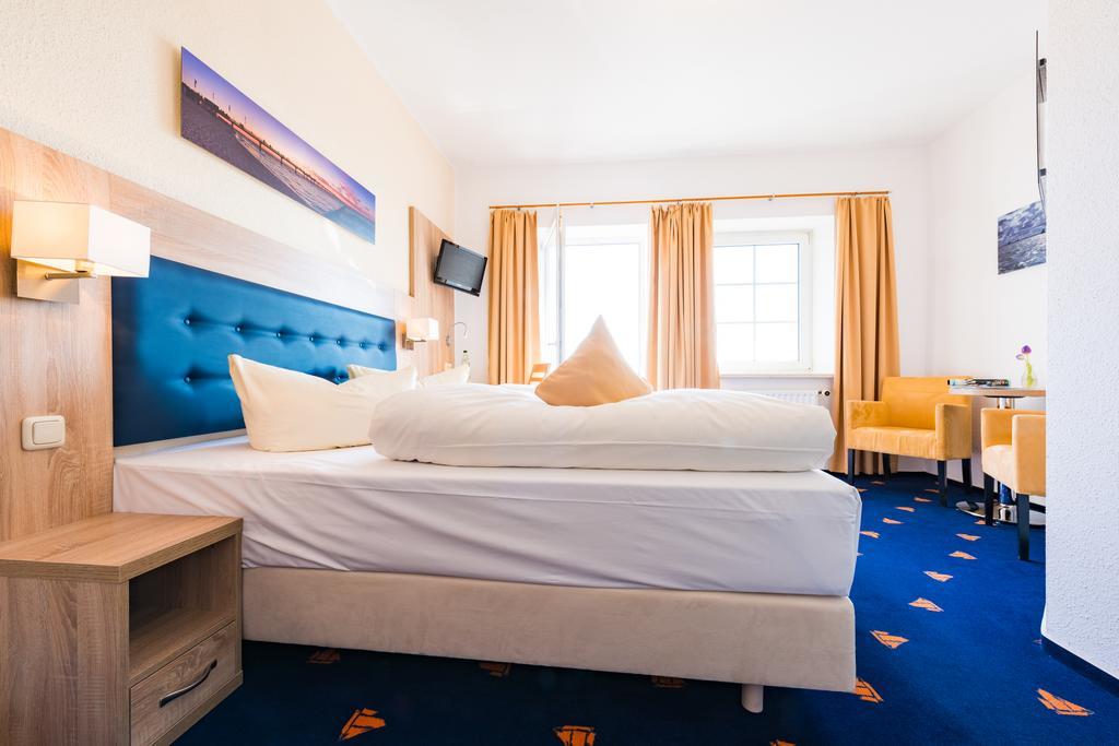 Hotel Boddenhus Garni Zingst Bagian luar foto