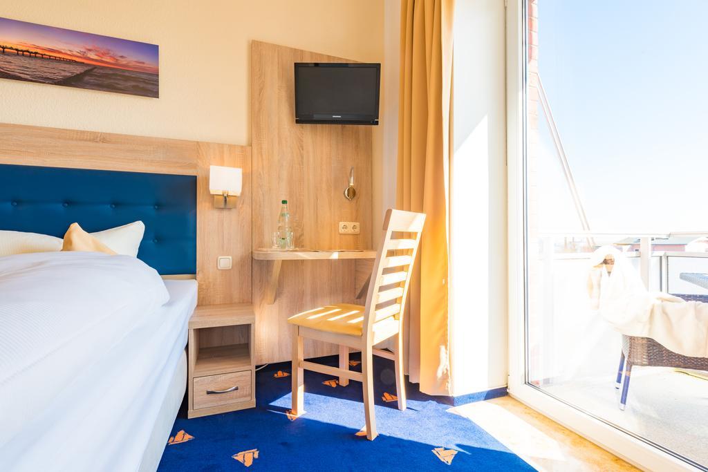 Hotel Boddenhus Garni Zingst Bagian luar foto