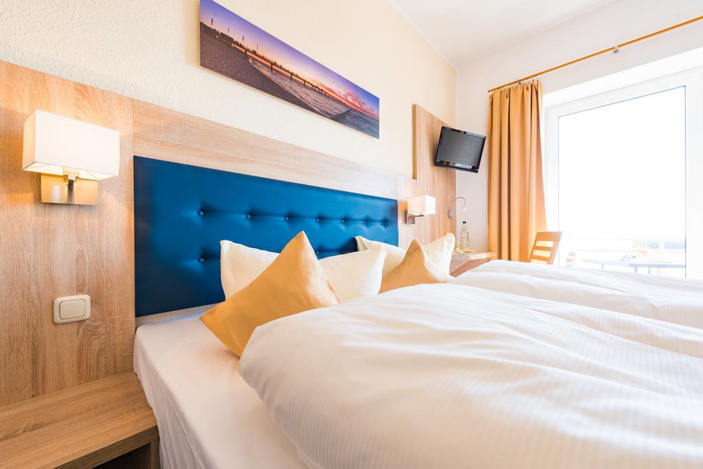 Hotel Boddenhus Garni Zingst Bagian luar foto