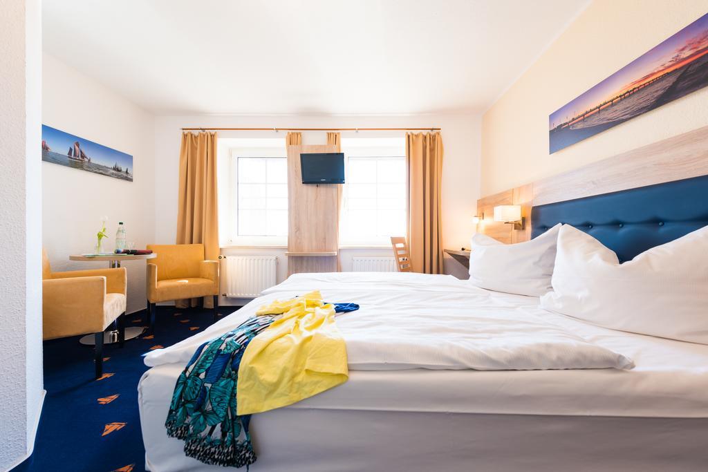Hotel Boddenhus Garni Zingst Bagian luar foto