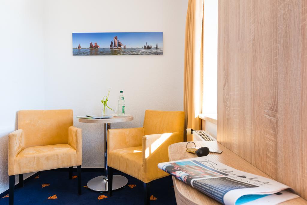Hotel Boddenhus Garni Zingst Bagian luar foto