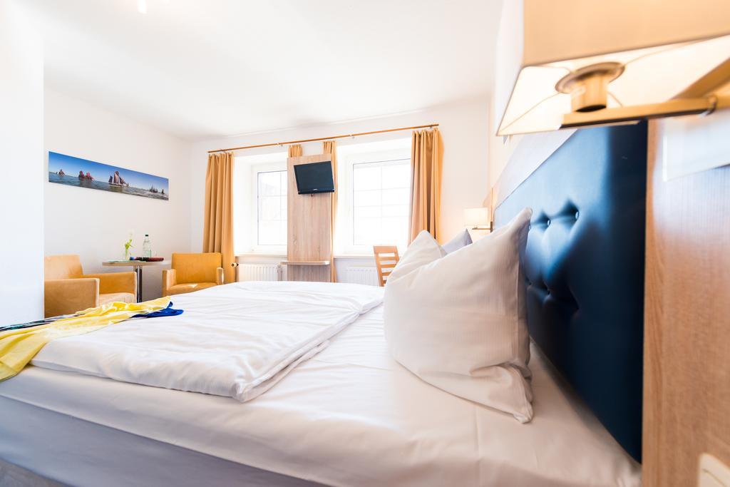 Hotel Boddenhus Garni Zingst Bagian luar foto