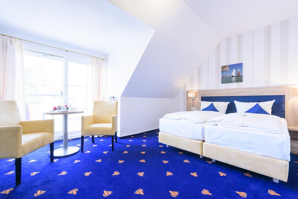 Hotel Boddenhus Garni Zingst Bagian luar foto