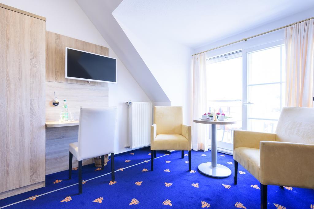 Hotel Boddenhus Garni Zingst Bagian luar foto