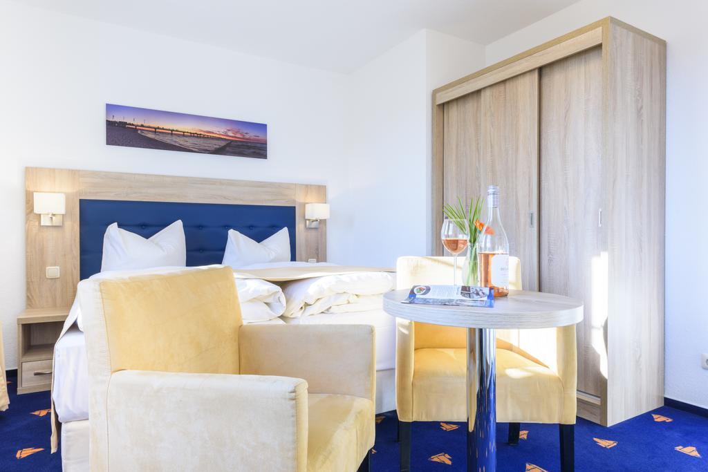 Hotel Boddenhus Garni Zingst Bagian luar foto
