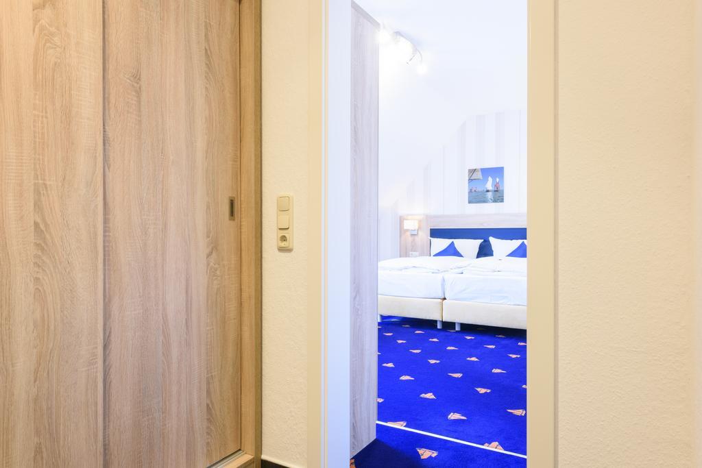Hotel Boddenhus Garni Zingst Bagian luar foto