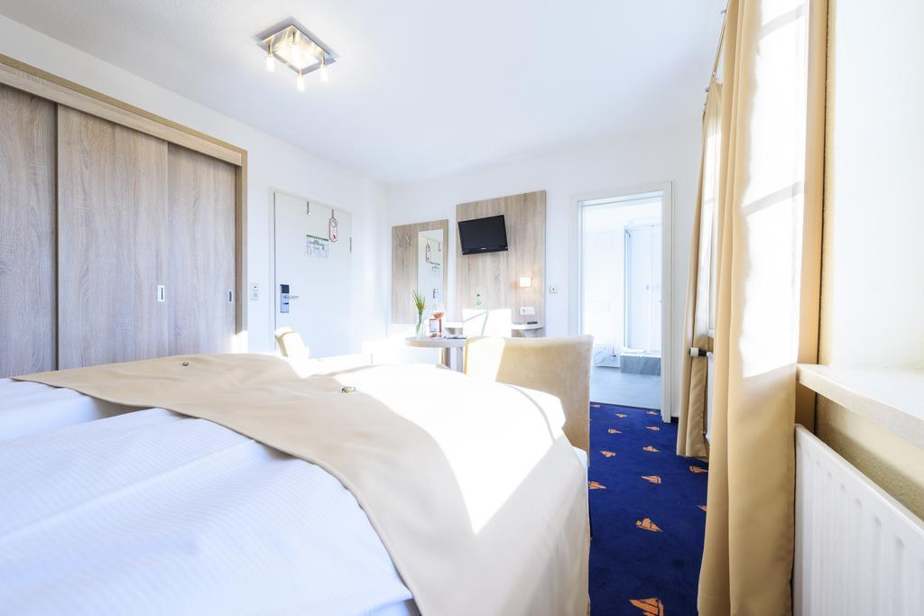 Hotel Boddenhus Garni Zingst Bagian luar foto