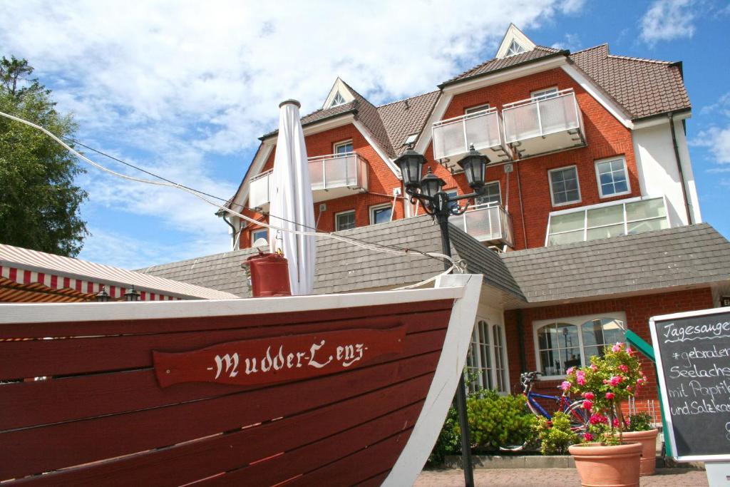 Hotel Boddenhus Garni Zingst Bagian luar foto